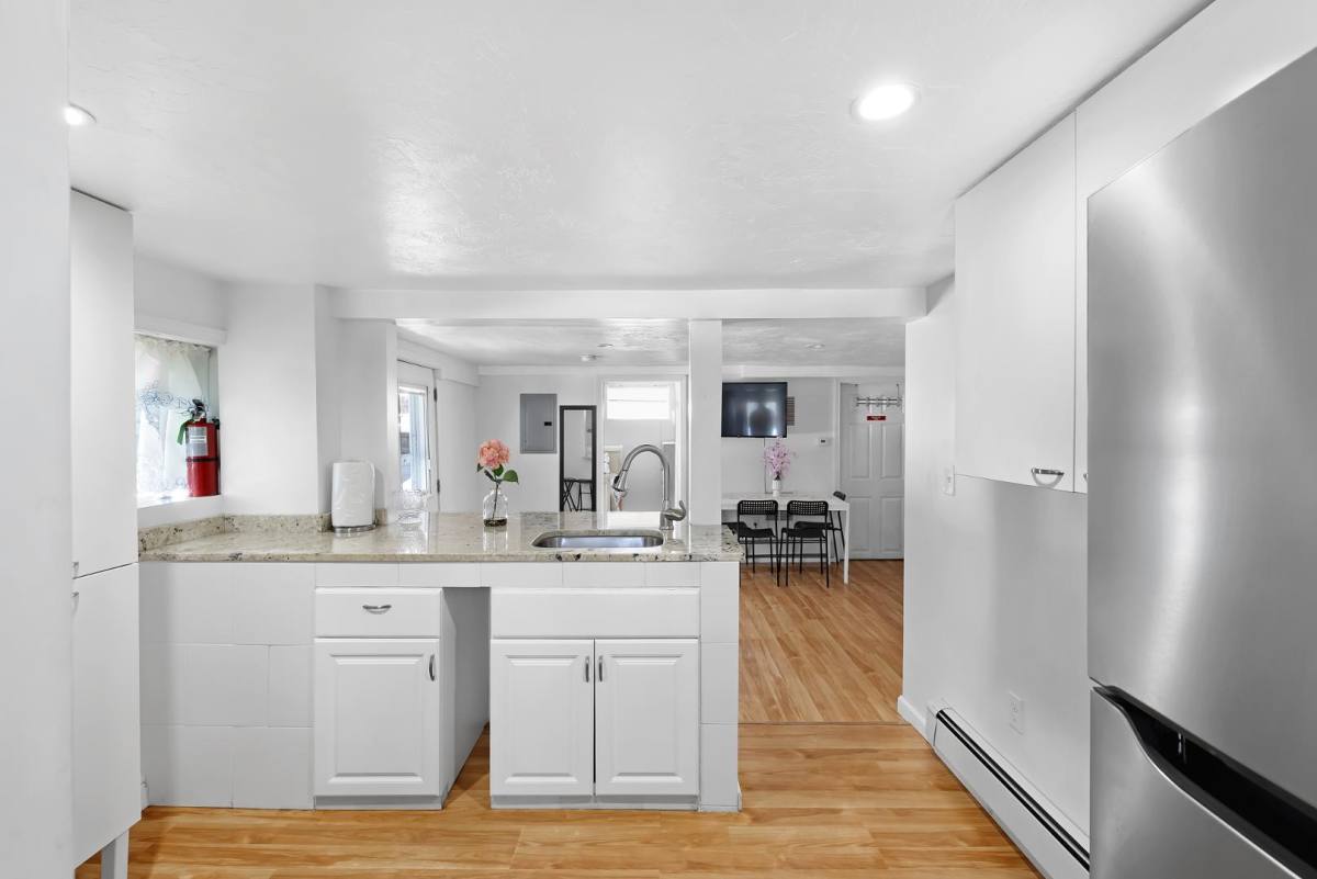 Apartment for rent at 875 Granite St #1, Braintree, MA 02184