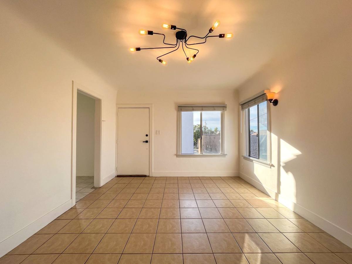 Apartment for rent at 2364 Lime Ave, Long Beach, CA 90806