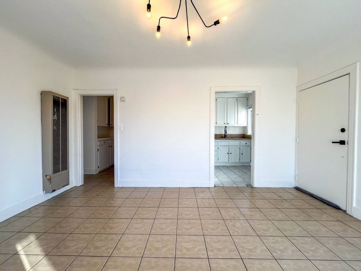 Apartment for rent at 2364 Lime Ave, Long Beach, CA 90806