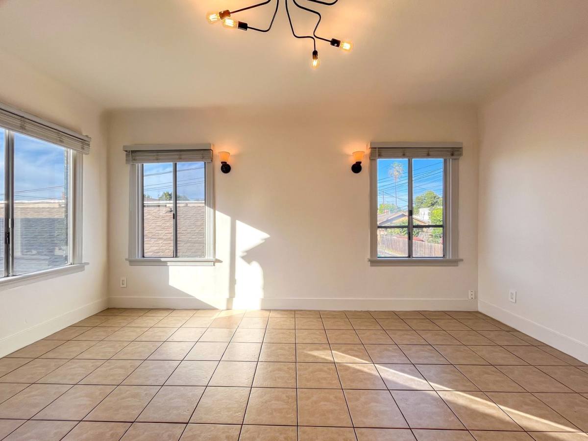 Apartment for rent at 2364 Lime Ave, Long Beach, CA 90806