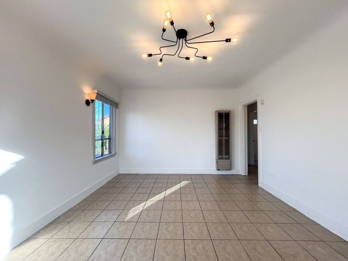 Apartment for rent at 2364 Lime Ave, Long Beach, CA 90806