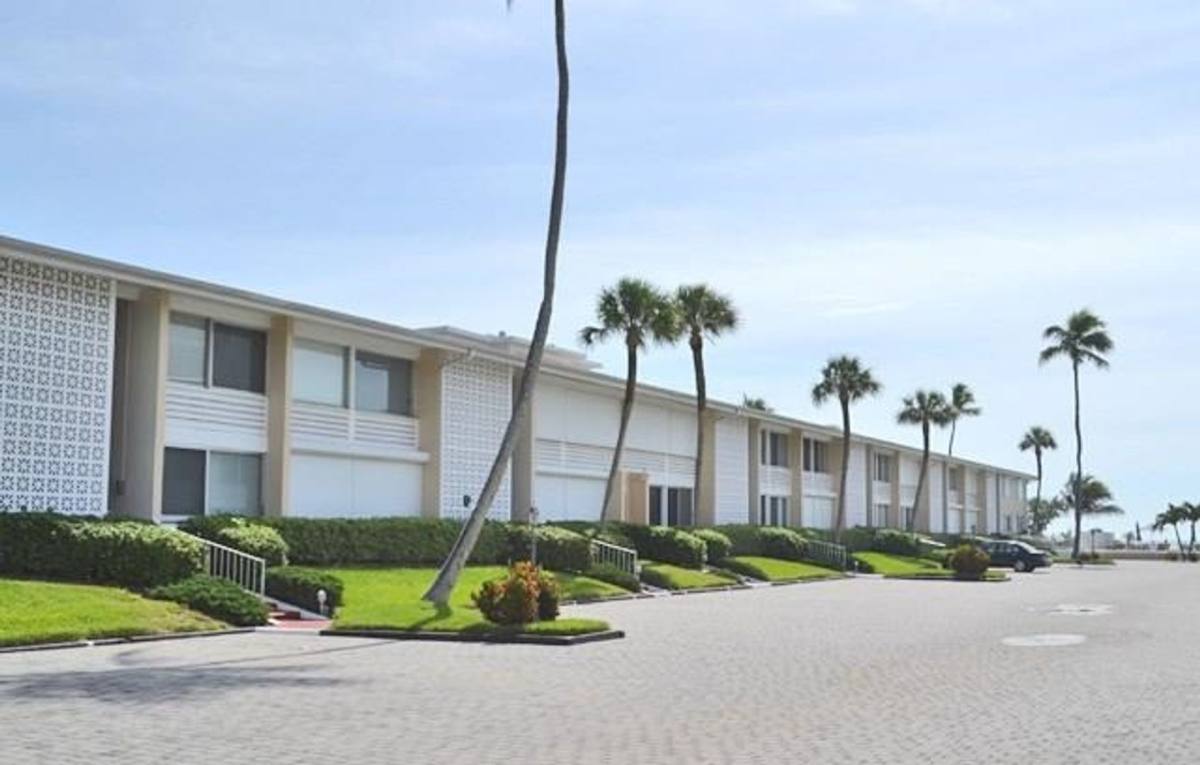 Condo for rent at 1065 Gulf Shore Blvd N, Naples, FL 34102