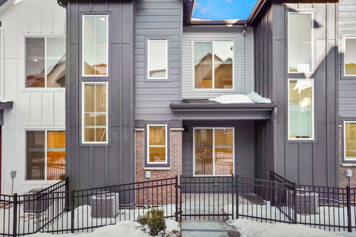 Townhouse for rent at 6977 Huddersfield Lane, Castle Rock, CO 80108