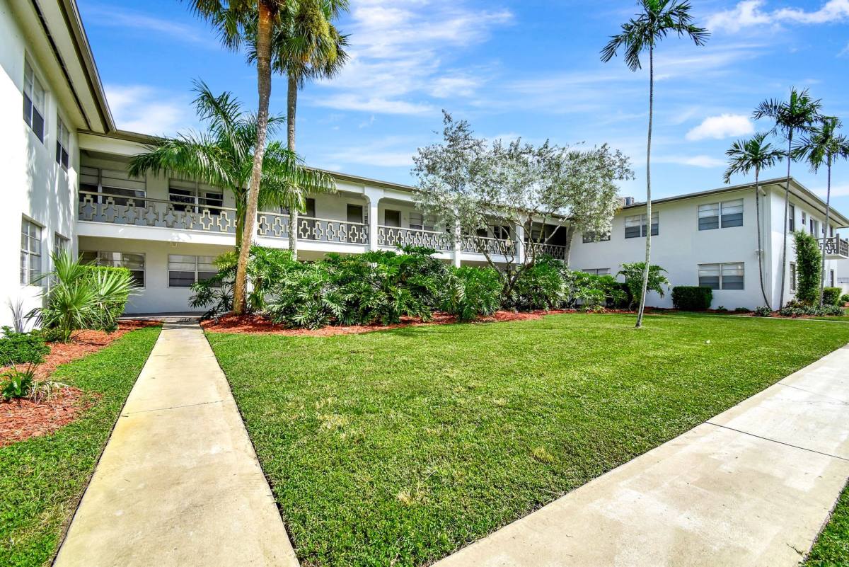 Apartment for rent at 3601 Van Buren St, Hollywood, FL 33021