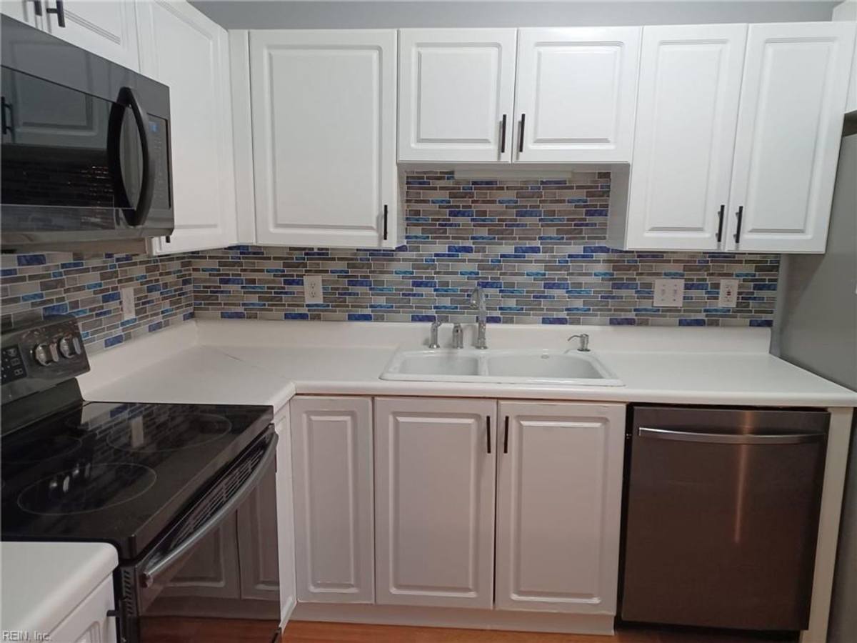 House for rent at 1332 Lake Dr, Newport News, VA 23606