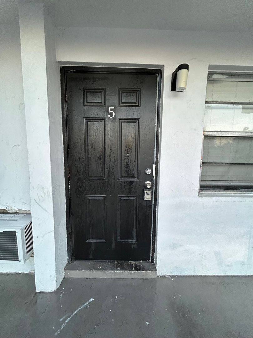 Apartment for rent at 123 Erie St, Lake Worth, FL 33461