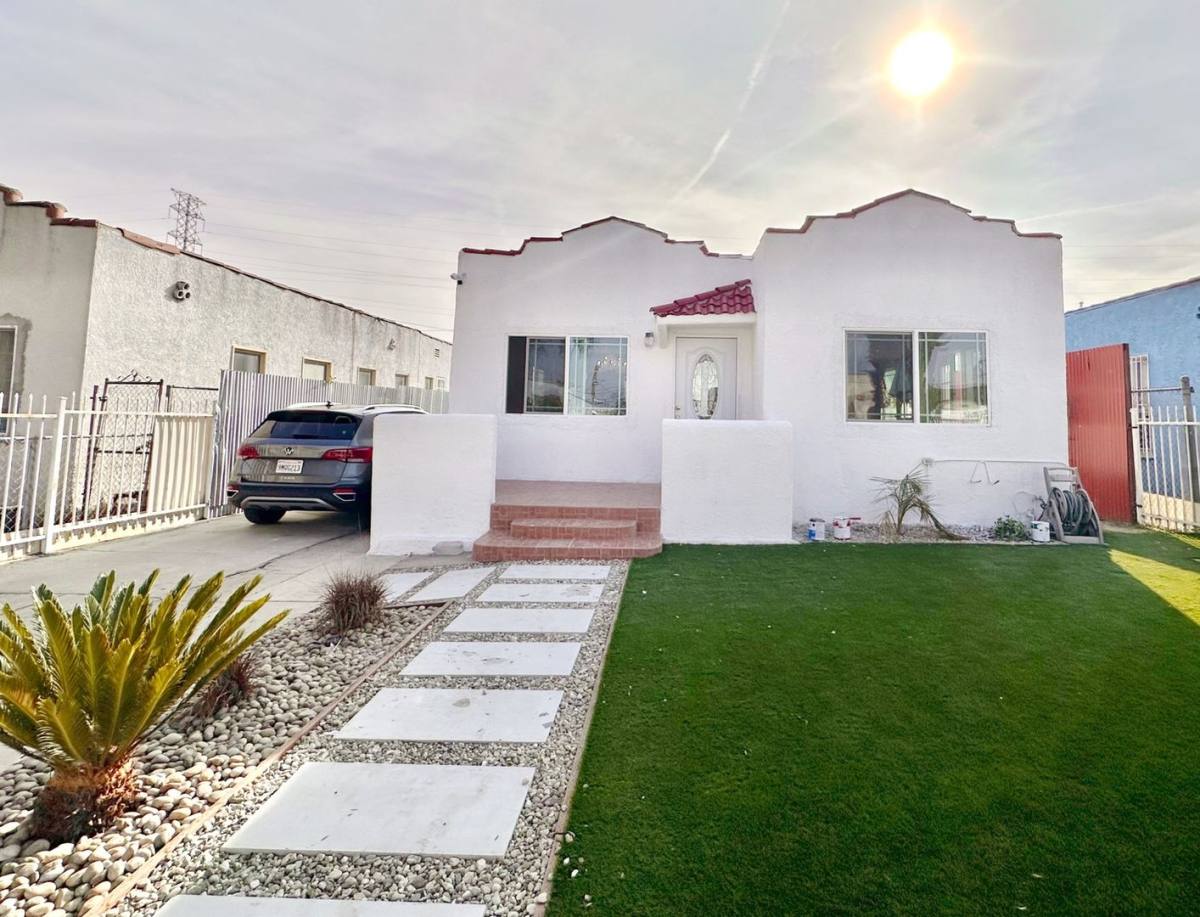 House for rent at 538 W 97th St, Los Angeles, CA 90044