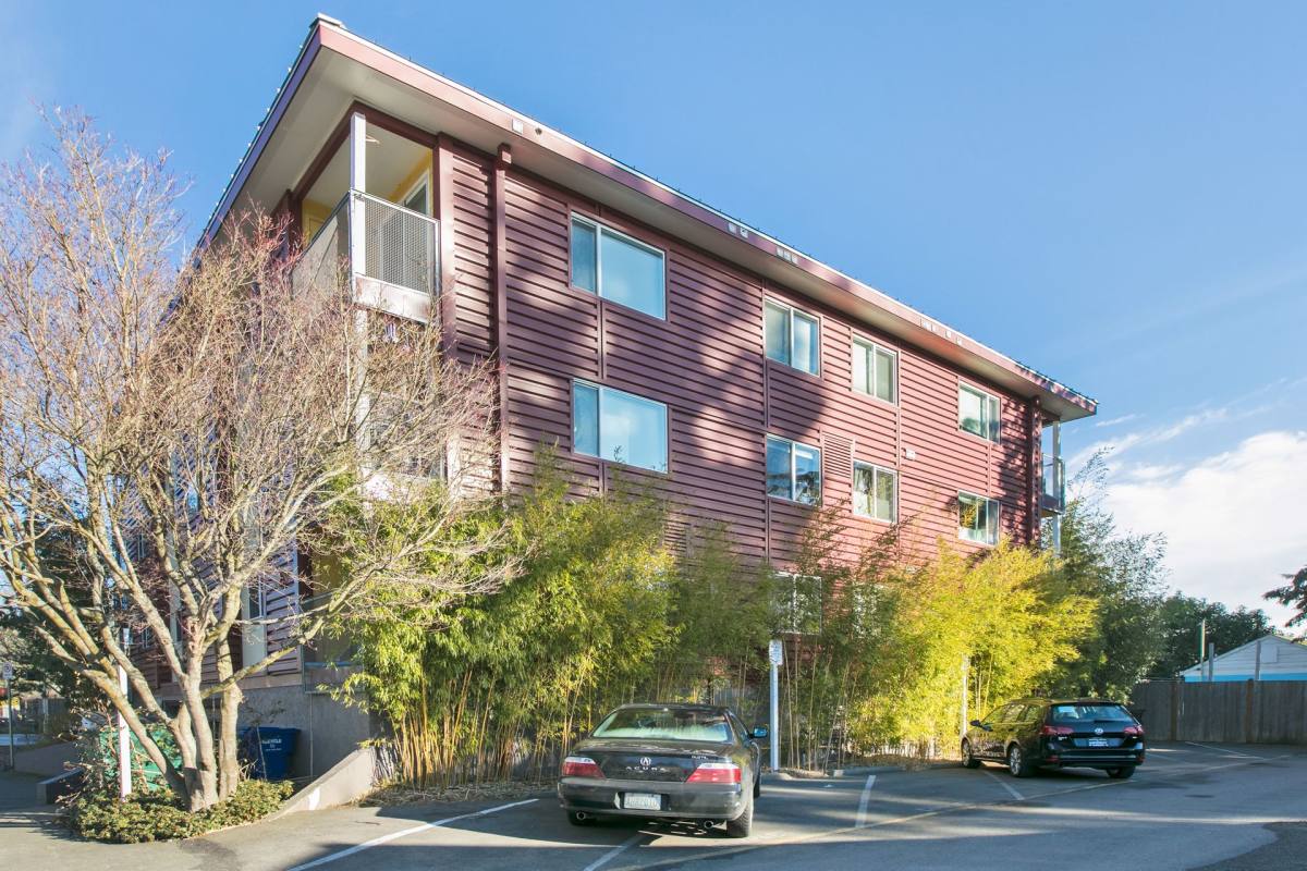 Apartment for rent at 703 N 105th St, Seattle, WA 98133