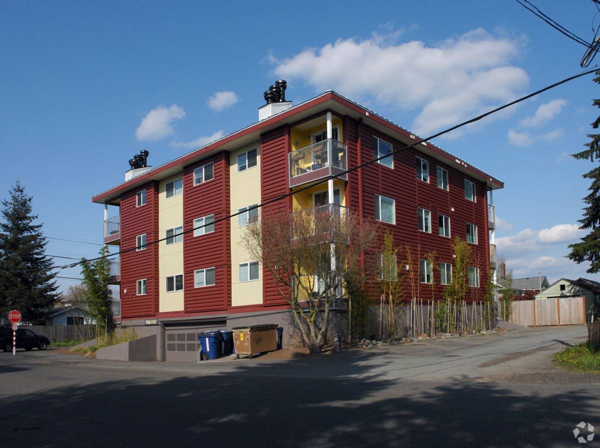 Apartment for rent at 703 N 105th St, Seattle, WA 98133