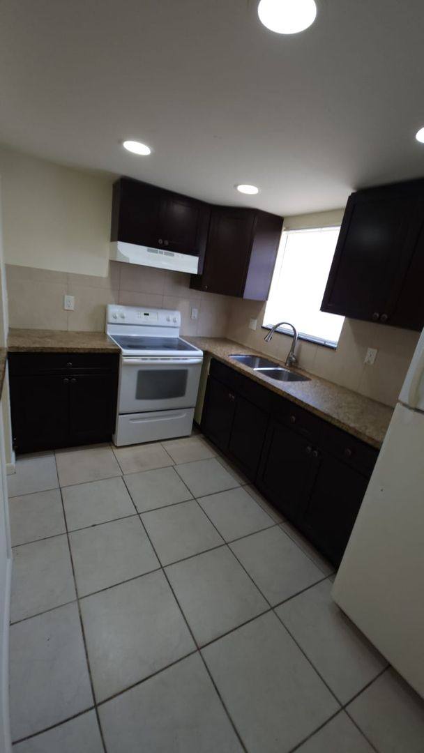 Apartment for rent at 2121 NE 168th St, Miami, FL 33162