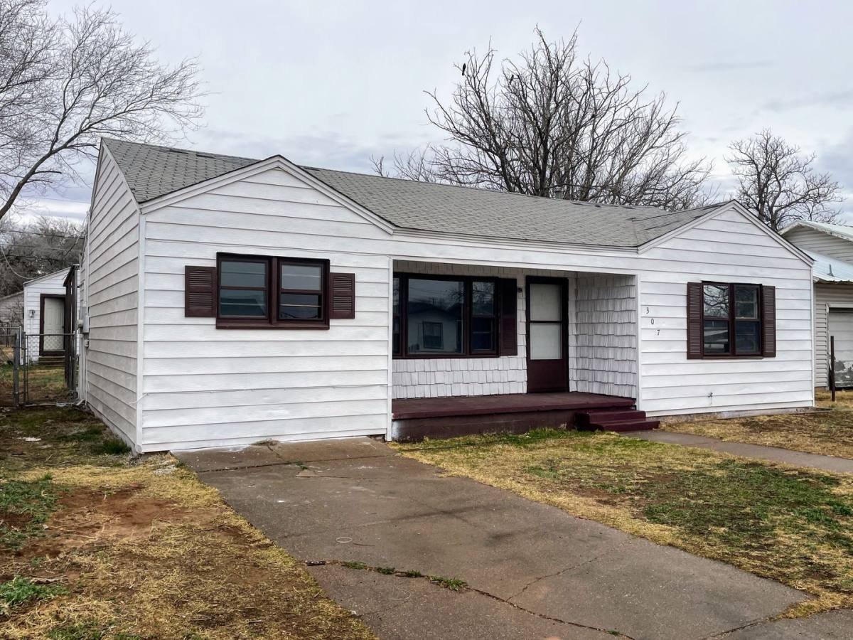 House for rent at 307 34th St, Snyder, TX 79549