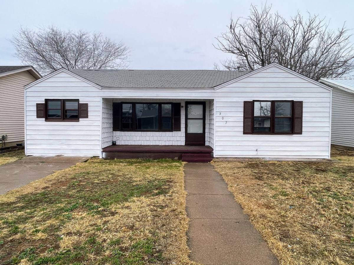 House for rent at 307 34th St, Snyder, TX 79549