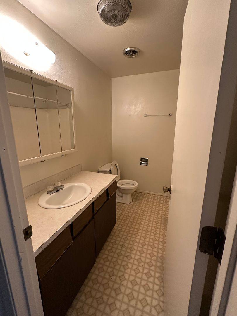 Apartment for rent at 355 E Fifth Ave, Sutherlin, OR 97479