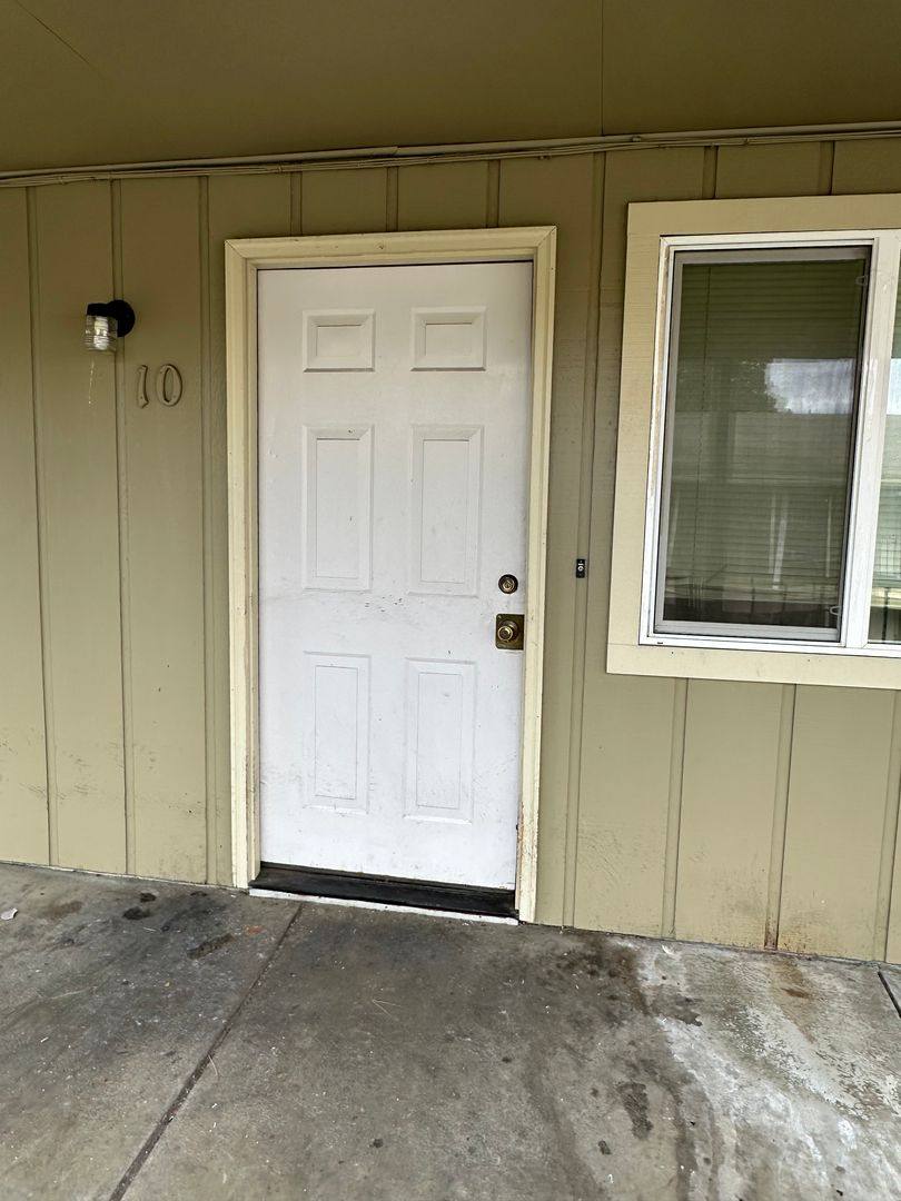 Apartment for rent at 355 E Fifth Ave, Sutherlin, OR 97479