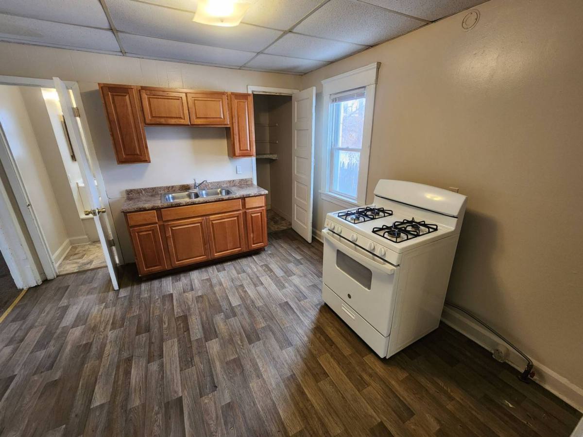 Apartment for rent at 1350 W 80 St, Cleveland, OH 44102