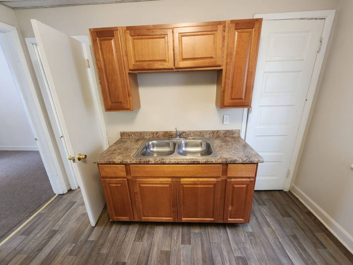 Apartment for rent at 1350 W 80 St, Cleveland, OH 44102