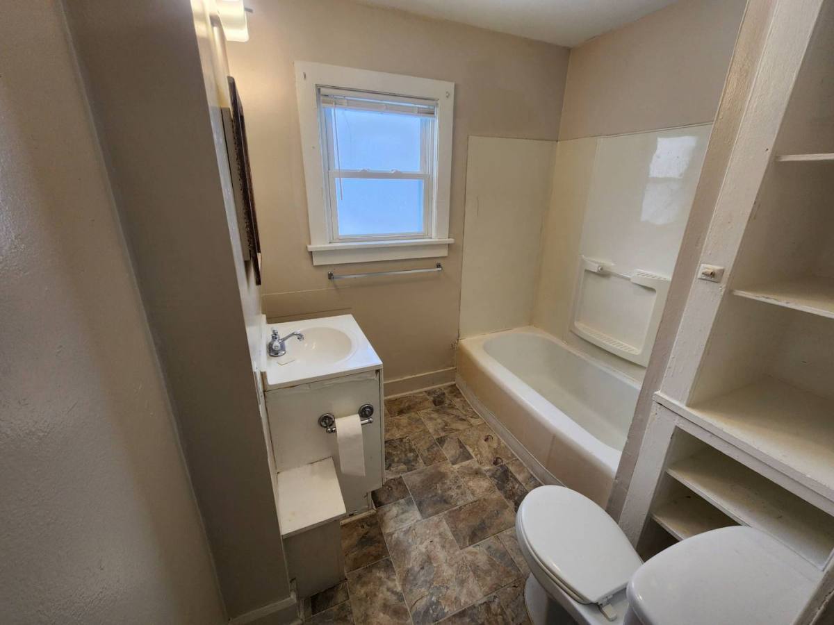 Apartment for rent at 1350 W 80 St, Cleveland, OH 44102