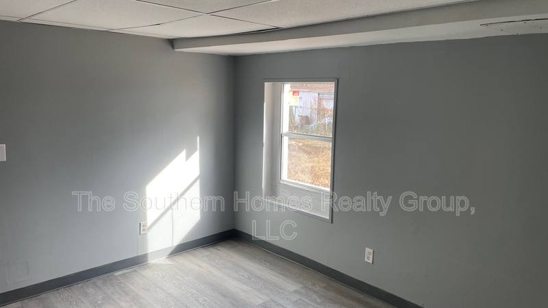 Apartment for rent at 303 S Oak St #3, Sweetwater, TN 37874