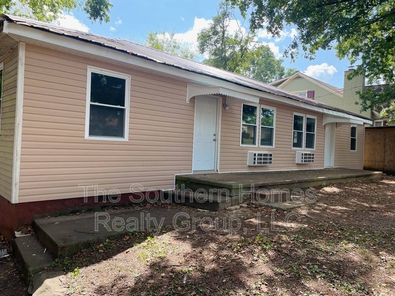 Apartment for rent at 303 S Oak St #3, Sweetwater, TN 37874
