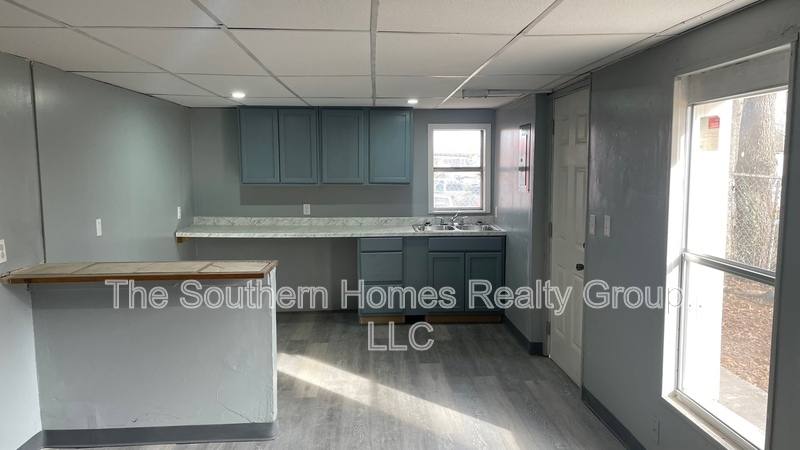 Apartment for rent at 303 S Oak St #3, Sweetwater, TN 37874