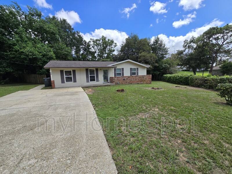 House for rent at 6202 Fairview Dr, Pensacola, FL 32505