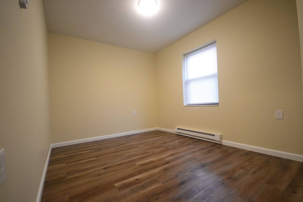 Apartment for rent at 710 Elm St, Warsaw, MO 65355
