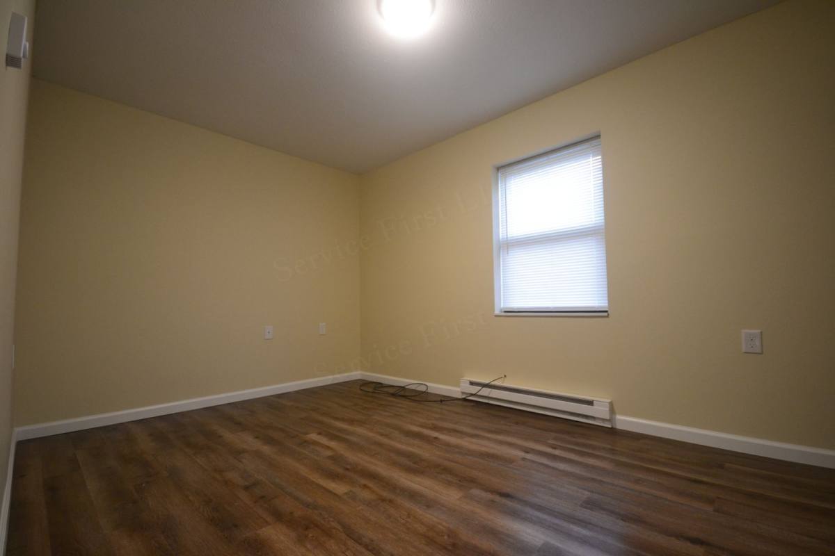 Apartment for rent at 710 Elm St, Warsaw, MO 65355