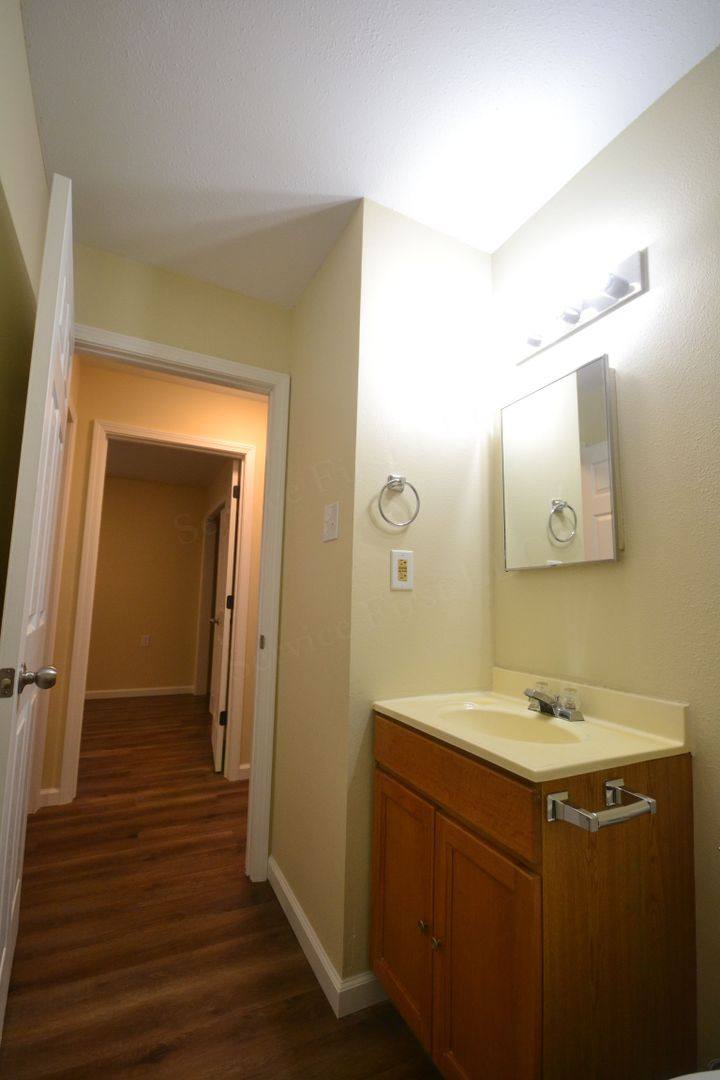 Apartment for rent at 710 Elm St, Warsaw, MO 65355