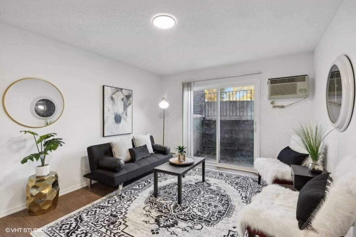Apartment for rent at 6315 Hickman Rd, 6319 Rd, Urbandale, IA 50322