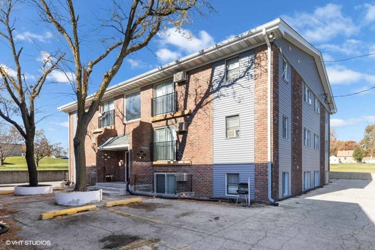 Apartment for rent at 6315 Hickman Rd, 6319 Rd, Urbandale, IA 50322