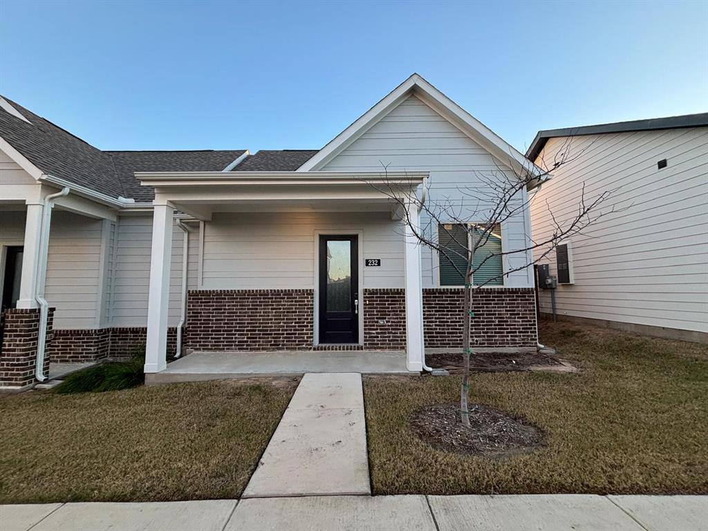 Townhouse for rent at 825 W Mayfield Rd #224, Arlington, TX 76015