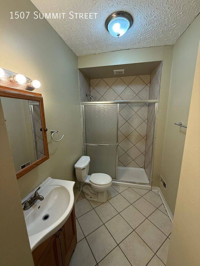 Apartment for rent at 1507 Summit St, Columbus, OH 43201