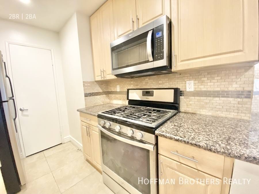 Apartment for rent at 8569 Burton Way #101, Los Angeles, CA 90048