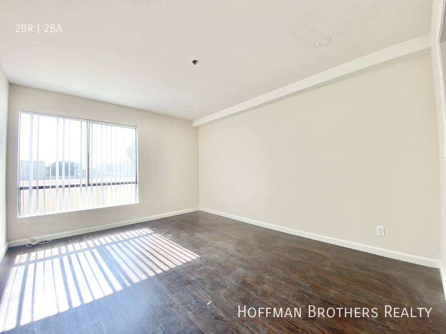 Apartment for rent at 8569 Burton Way #101, Los Angeles, CA 90048
