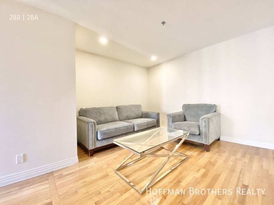 Apartment for rent at 8569 Burton Way #101, Los Angeles, CA 90048