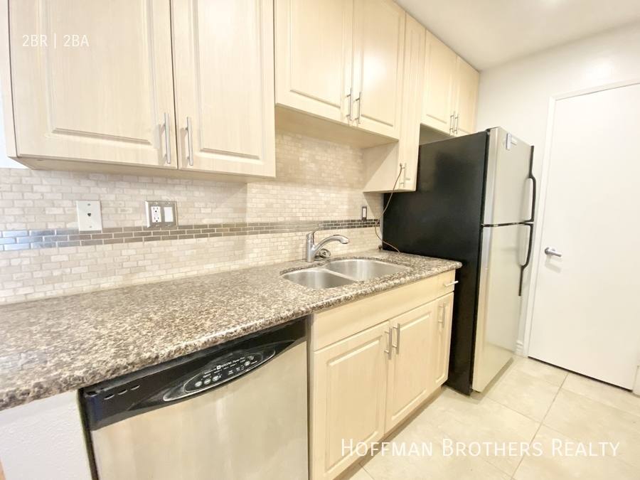 Apartment for rent at 8569 Burton Way #101, Los Angeles, CA 90048