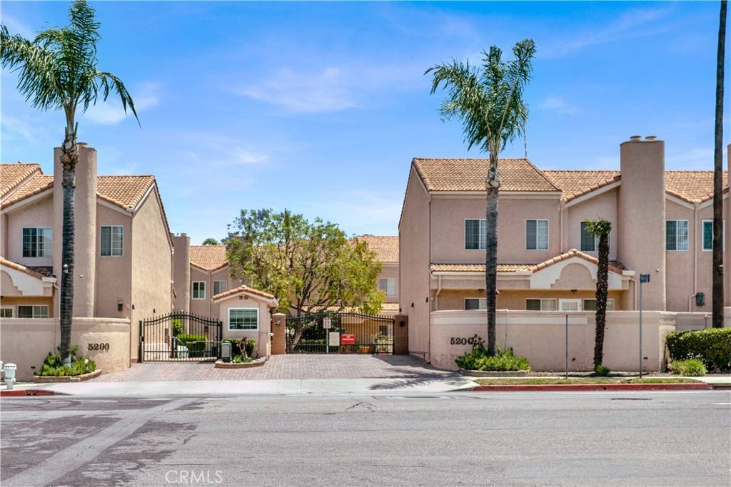 Townhouse for rent at 5200 White Oak Ave #52, Encino, CA 91316
