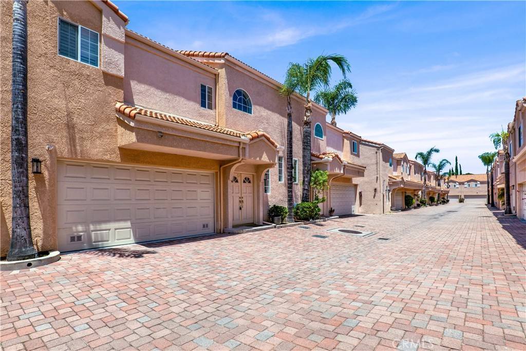 Townhouse for rent at 5200 White Oak Ave #52, Encino, CA 91316