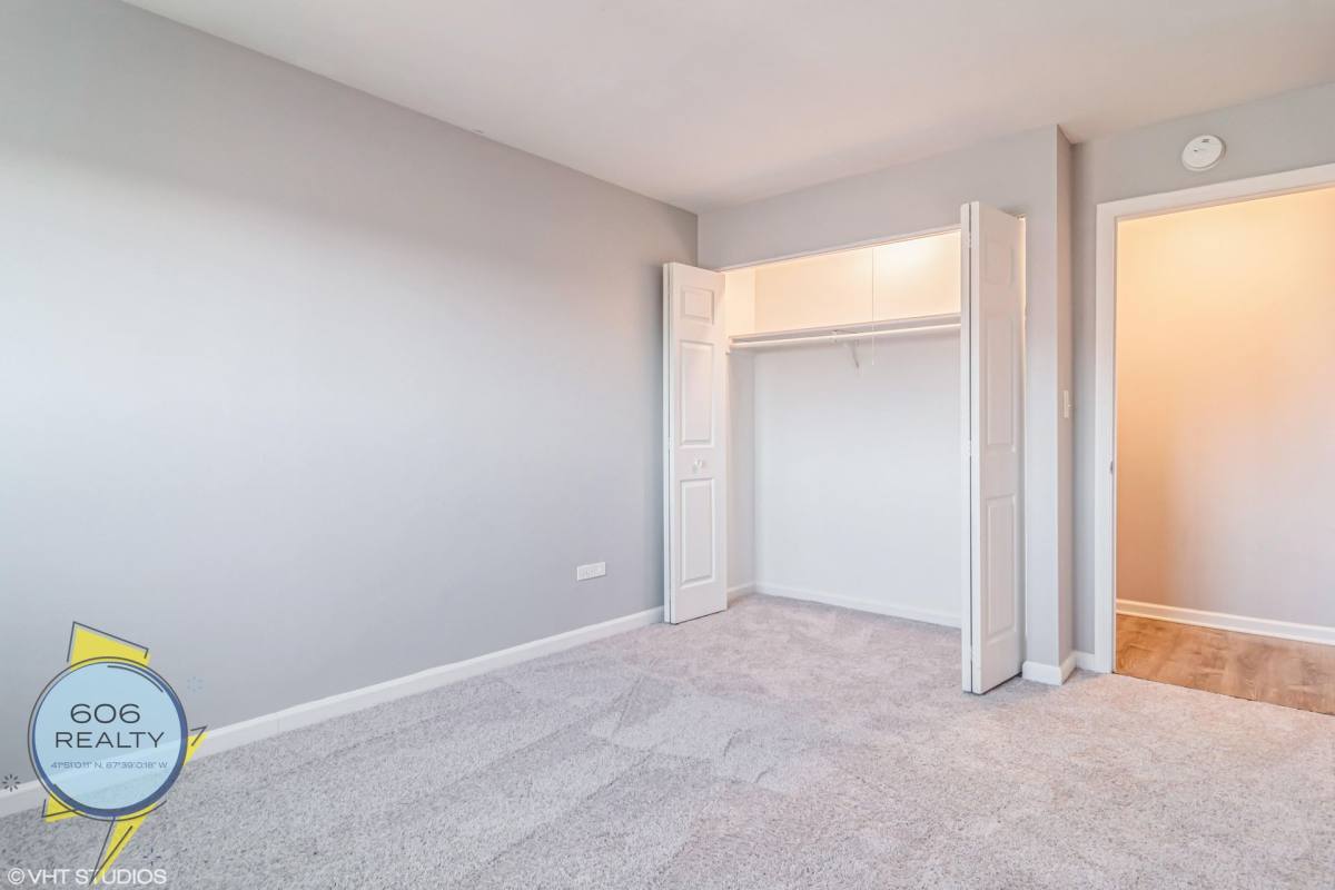 Apartment for rent at 110 N Kenilworth Ave, Oak Park, IL 60301