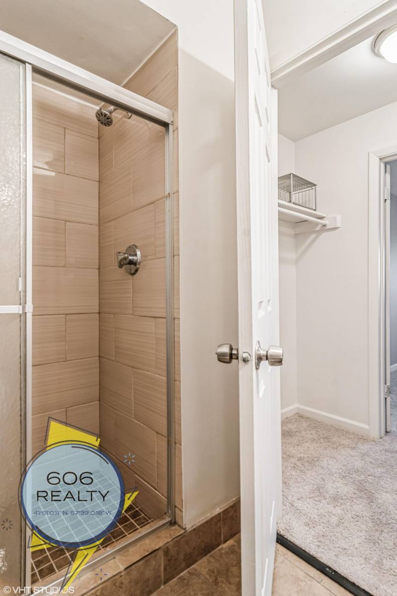 Apartment for rent at 110 N Kenilworth Ave, Oak Park, IL 60301