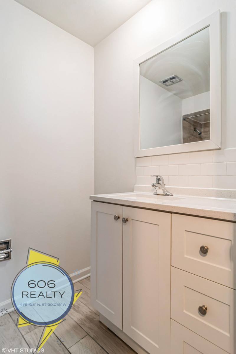 Apartment for rent at 110 N Kenilworth Ave, Oak Park, IL 60301