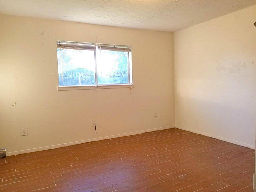 Apartment for rent at 11523 Glenwolde Dr, Houston, TX 77099
