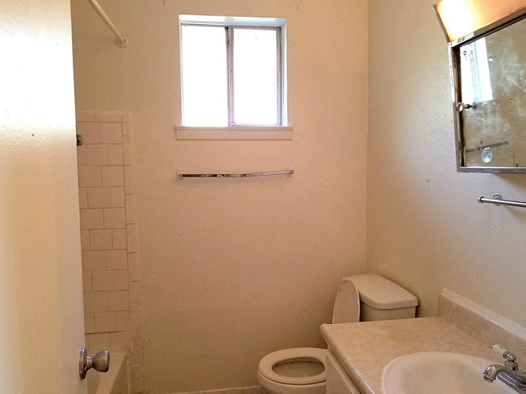 Apartment for rent at 11523 Glenwolde Dr, Houston, TX 77099