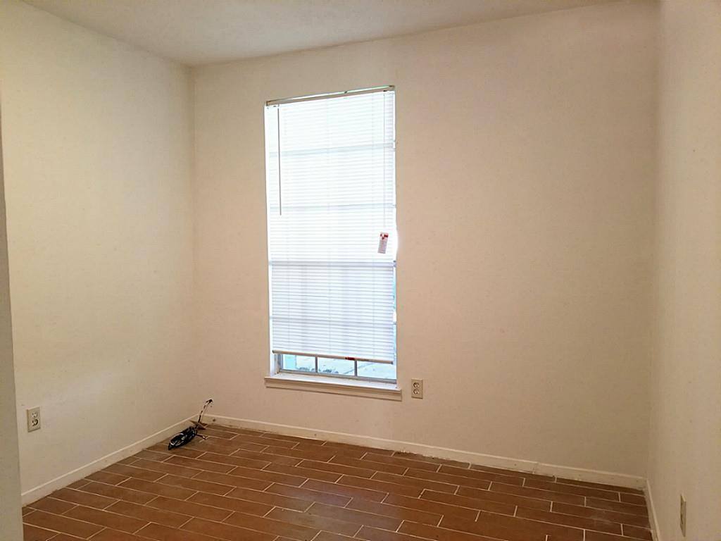 Apartment for rent at 11523 Glenwolde Dr, Houston, TX 77099