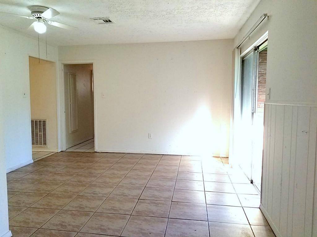 Apartment for rent at 11523 Glenwolde Dr, Houston, TX 77099