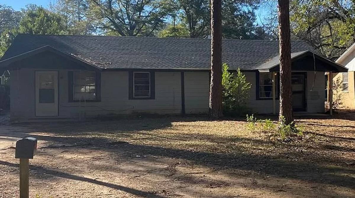 Apartment for rent at 1210 Gillespie Ave, Albany, GA 31707