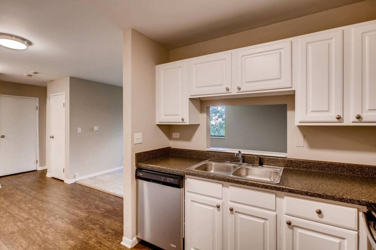 Apartment for rent at 1330 E Chicago Ave, Naperville, IL 60540