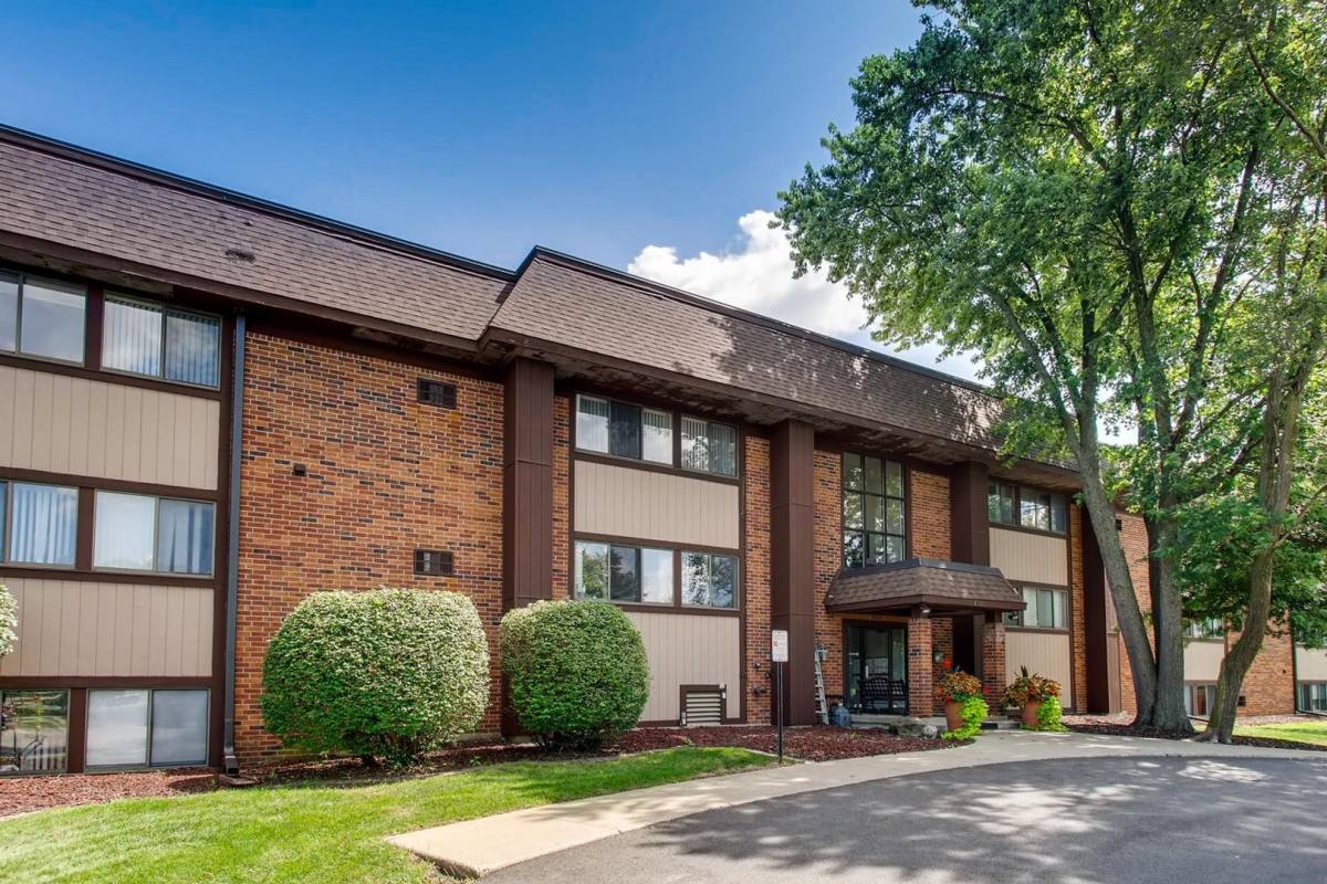 Apartment for rent at 1330 E Chicago Ave, Naperville, IL 60540
