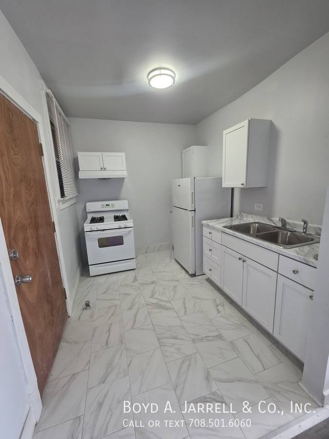 Apartment for rent at 10855 S Vernon Ave #109 55-2W, Chicago, IL 60628