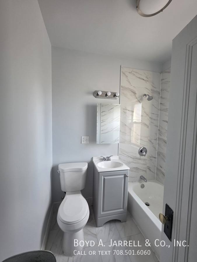 Apartment for rent at 10855 S Vernon Ave #109 55-2W, Chicago, IL 60628